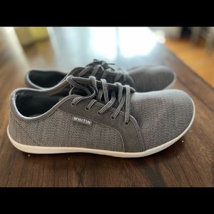 Men Whitin Sneakers *Like New!*